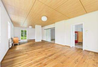 CAM04191G0-PR0037-STILL008