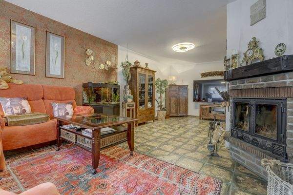 Wohnzimmer mit Kamin