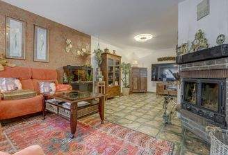 Wohnzimmer mit Kamin