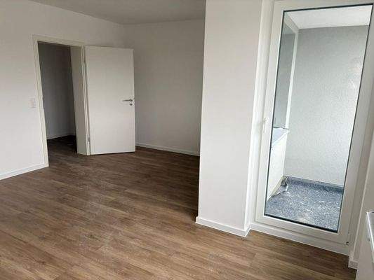 Wohnzimmer mit Balkon