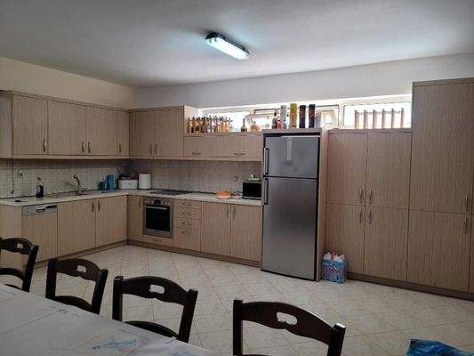 Kreta, Argouli: Zweistöckiges Haus mit Keller zu verkaufen