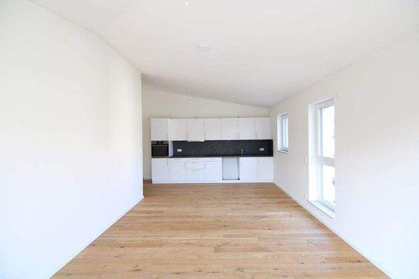 Geräumiges Wohnzimmer mit Terrasse