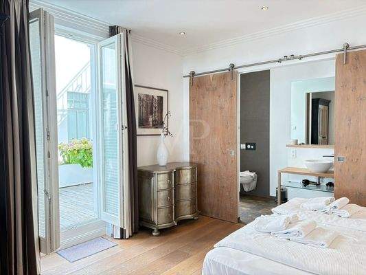 großes Schlafzimmer