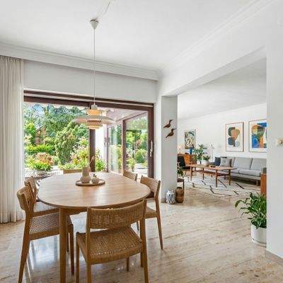 Eingangs- und Essbereich, eine moderne Variante (KI)