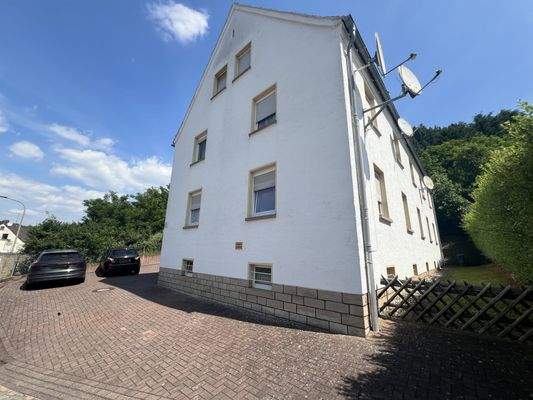 Vorder- und Seitenansicht Haus