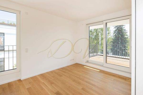 Arbeitszimmer und Terrasse