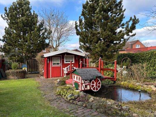 Gartenhaus und Teich