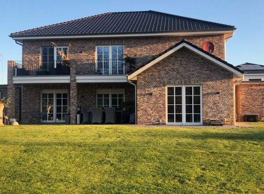 Große Wohnung im ersten Stock