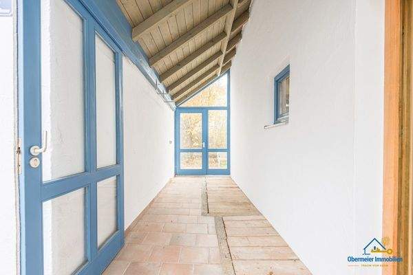 überdachter Hauseingang