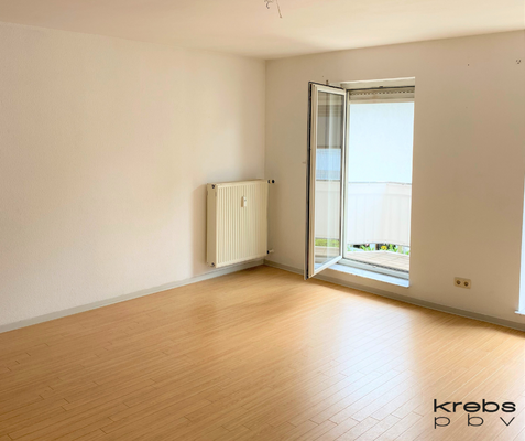 Wohn-/Essbereich mit angrenzenden Balkon