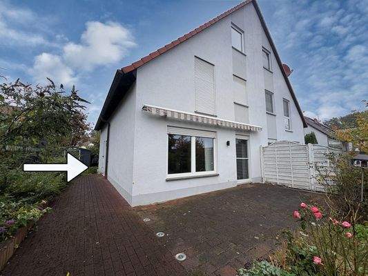 Hausansicht mit Eingangstür