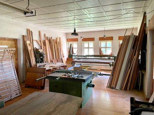 beheizte Tischlerei im Nebengelass 