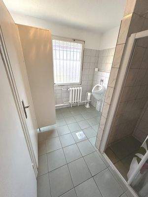 Zentrale Sanitärräume für Gäste, Herren