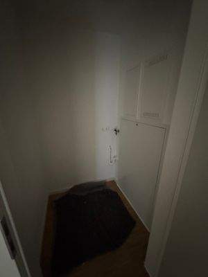 Abstellraum mit Waschmaschinenanschluss