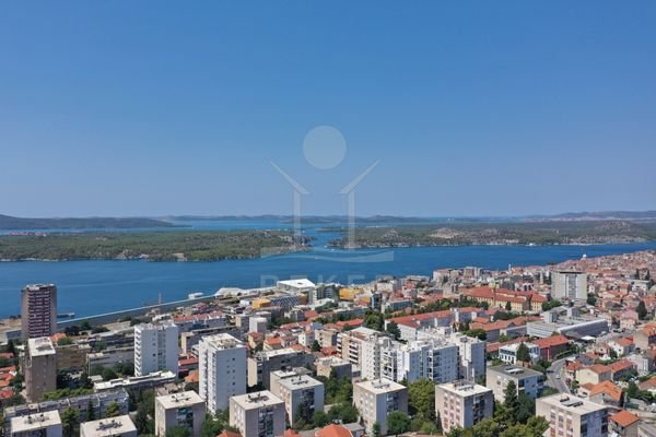 Perfekt gelegenes Baugrundstück in Šibenik