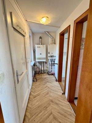 Flur mit Gas-Thermen 