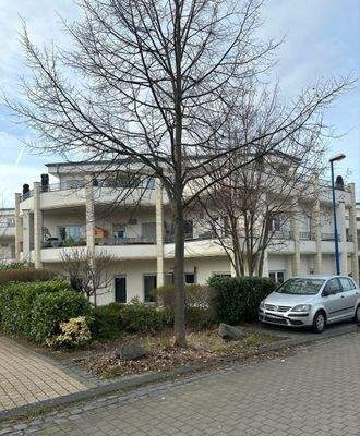 Moderne Wohnung mit Balkon