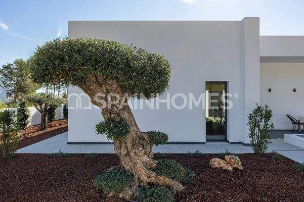Single-Story Detached Villa in Santa Clara Altea