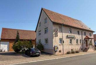 Ansicht Haupt-/Nebengebäude