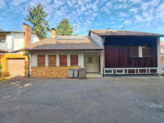 Hausfront, Garage links