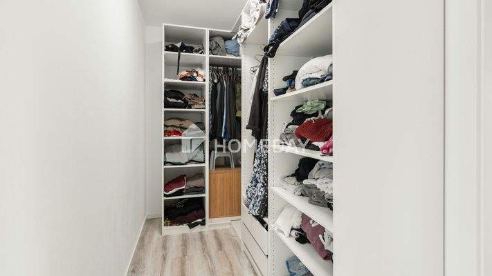 1. OG Ankleidezimmer 1