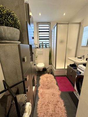 Modernes Designbad mit cleverer Raumnutzung und hochwertiger Sanitärausstattung