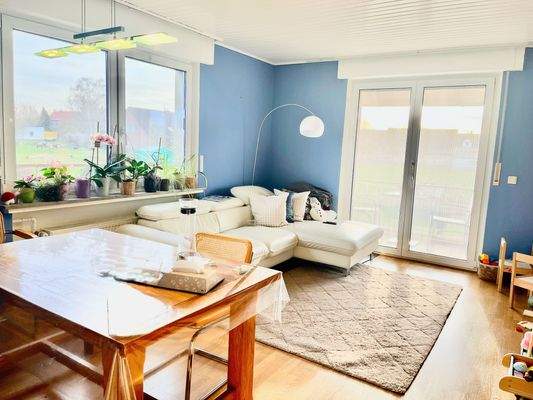 Wohnzimmer m. Balkon