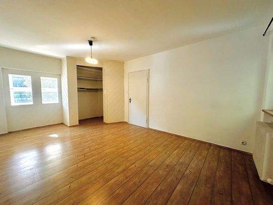 Großes Schlafzimmer mit Einbauschrank