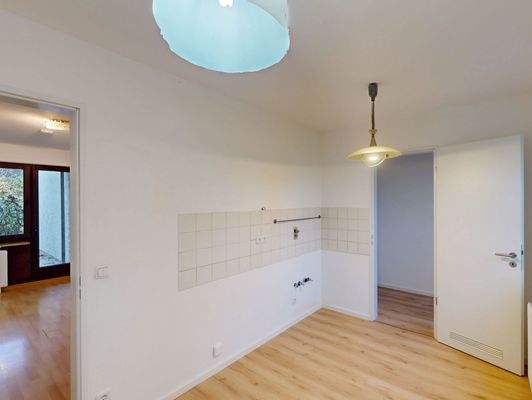 Mistral-Str-13-EG-links-11212025_092707