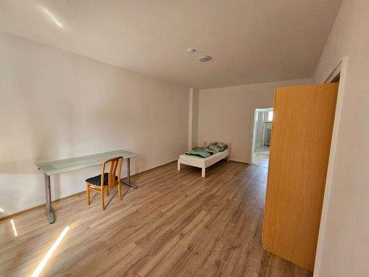 Zimmer 1 von Fenster.jpg