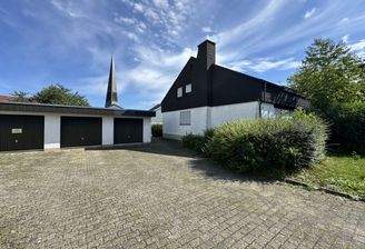 Haus + Garagen 