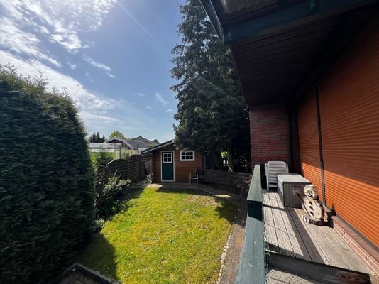 Garten mit Saunahäuschen