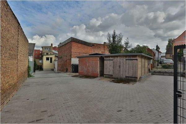 4 Zufahrt Rückseite