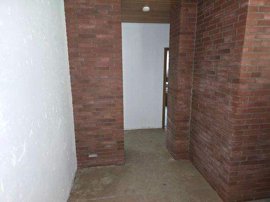 WE1 Übergang zu den Schlafräumen.jpg