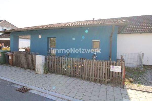 Vorderansicht von rechts