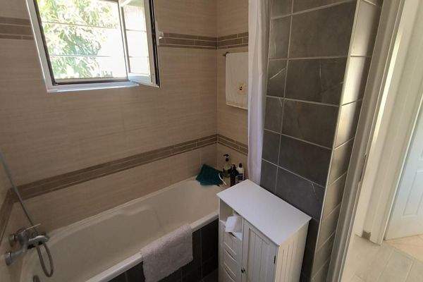 Kreta, Kalamitsi Amigdali: Charmantes kretisches Haus mit privatem Olivenhain und Bergblick zu verkaufen