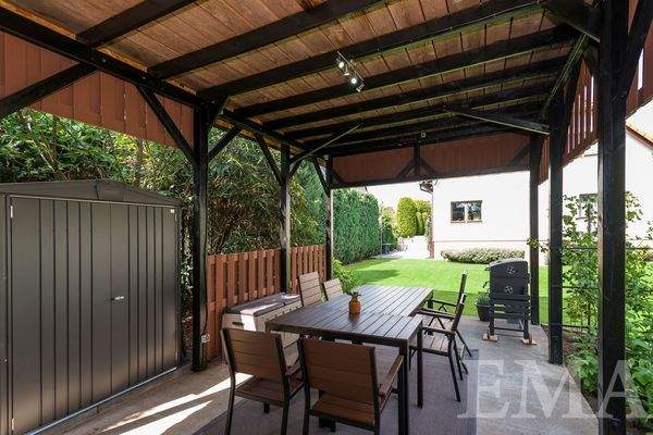 überdachte Terrasse...