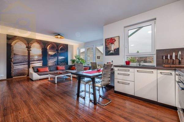 Wohnzimmer mit Essbereich