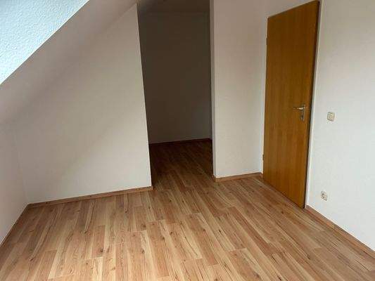  Schlafzimmer mit Ankleide