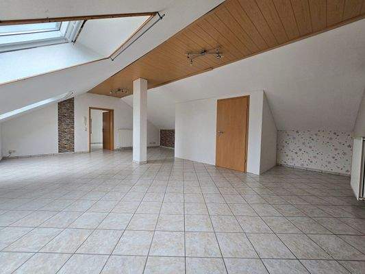 großes mittleres Zimmer DG