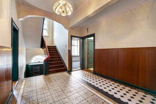 Flur und Eingang hinten