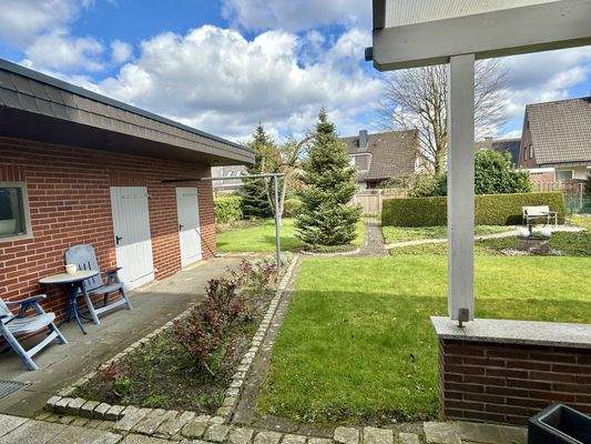 Garage mit Geräteraum