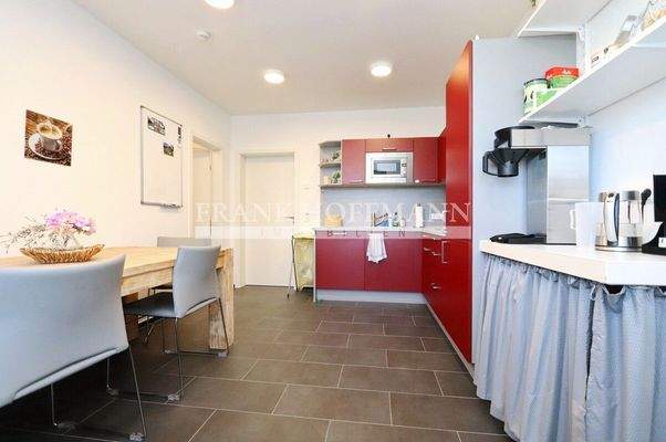 V8828 Bürogebäude - Aufenthalt