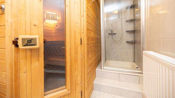 Sauna mit Dusche