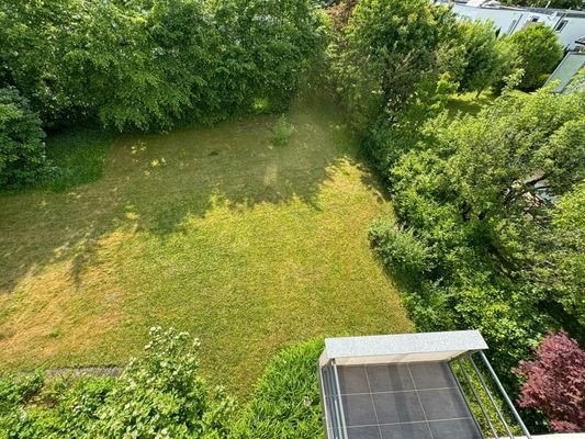 Blick vom Balkon in Garten