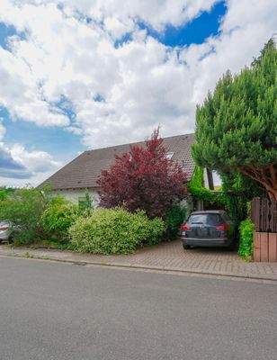 Einfahrt zum Wohnhaus