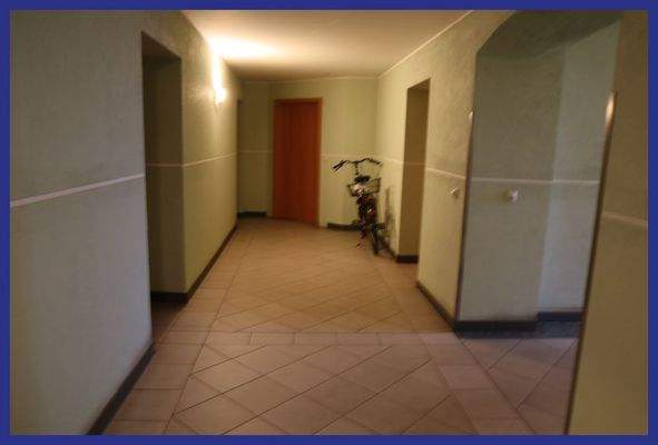 Flur zur Gwerbeeinheit