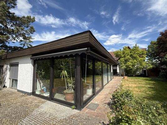 Wintergarten mit Poolterrasse