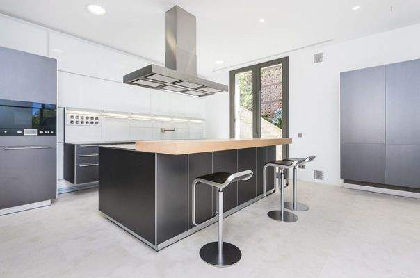 Luxusvilla zum Verkauf in der ersten Linie von Camp de Mar BHHS-BAL-0908