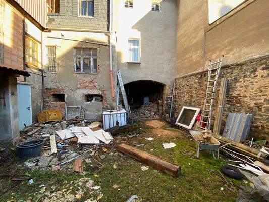 Noch unsanierter Bereich im Erdgeschoss und Nebengebäude (1).jpg